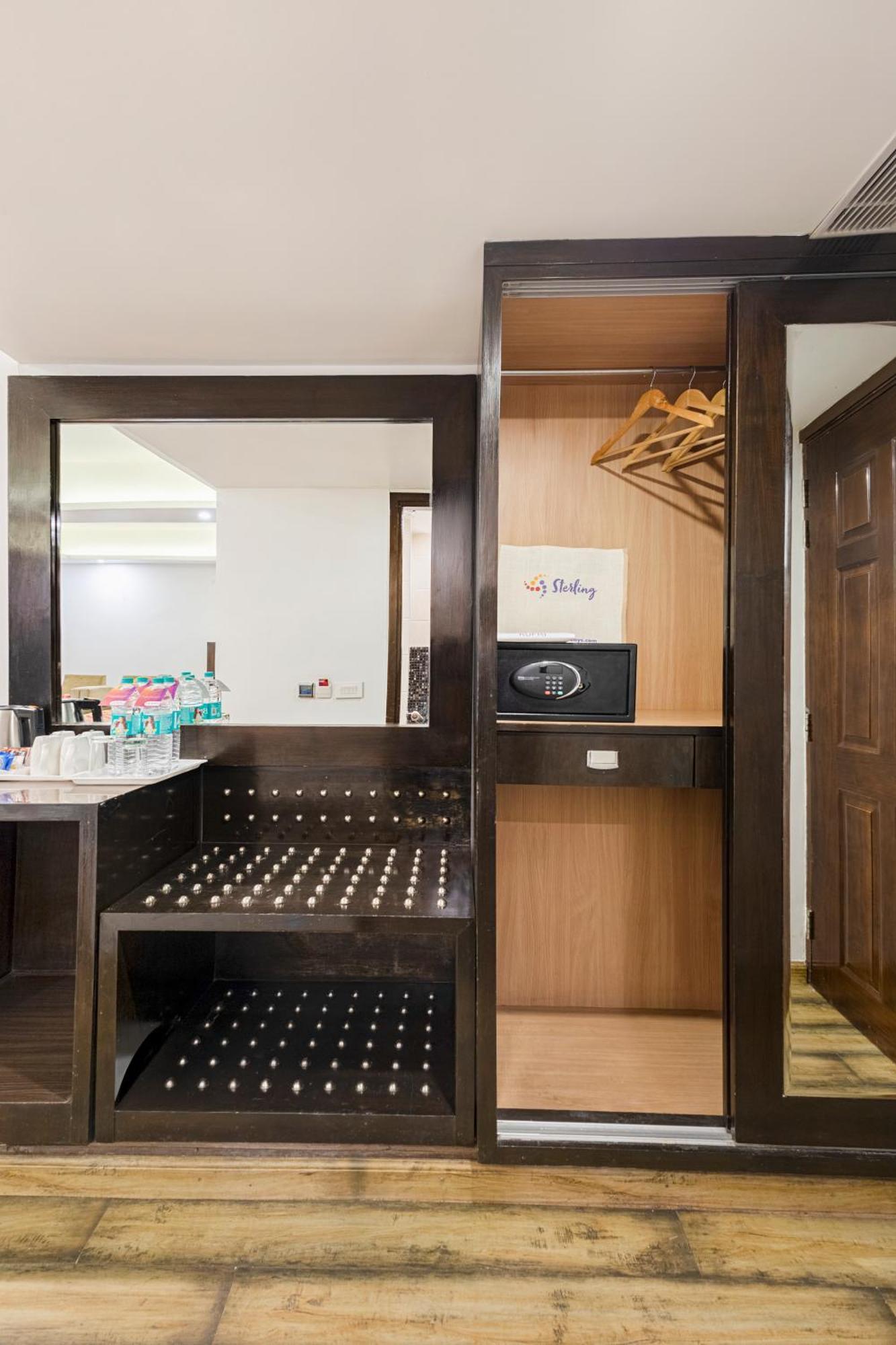 Sterling Kufri Hotel Bagian luar foto
