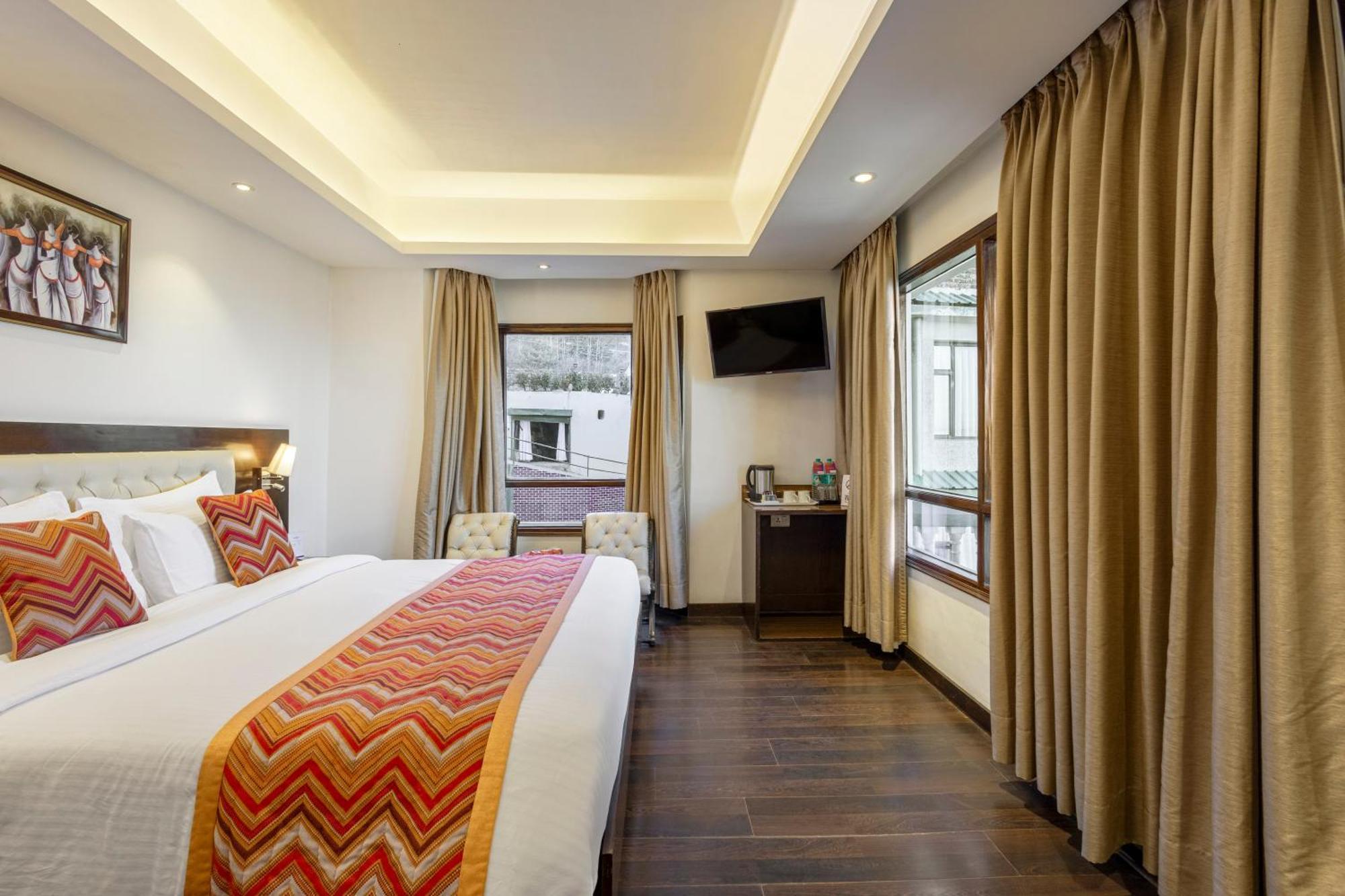 Sterling Kufri Hotel Bagian luar foto