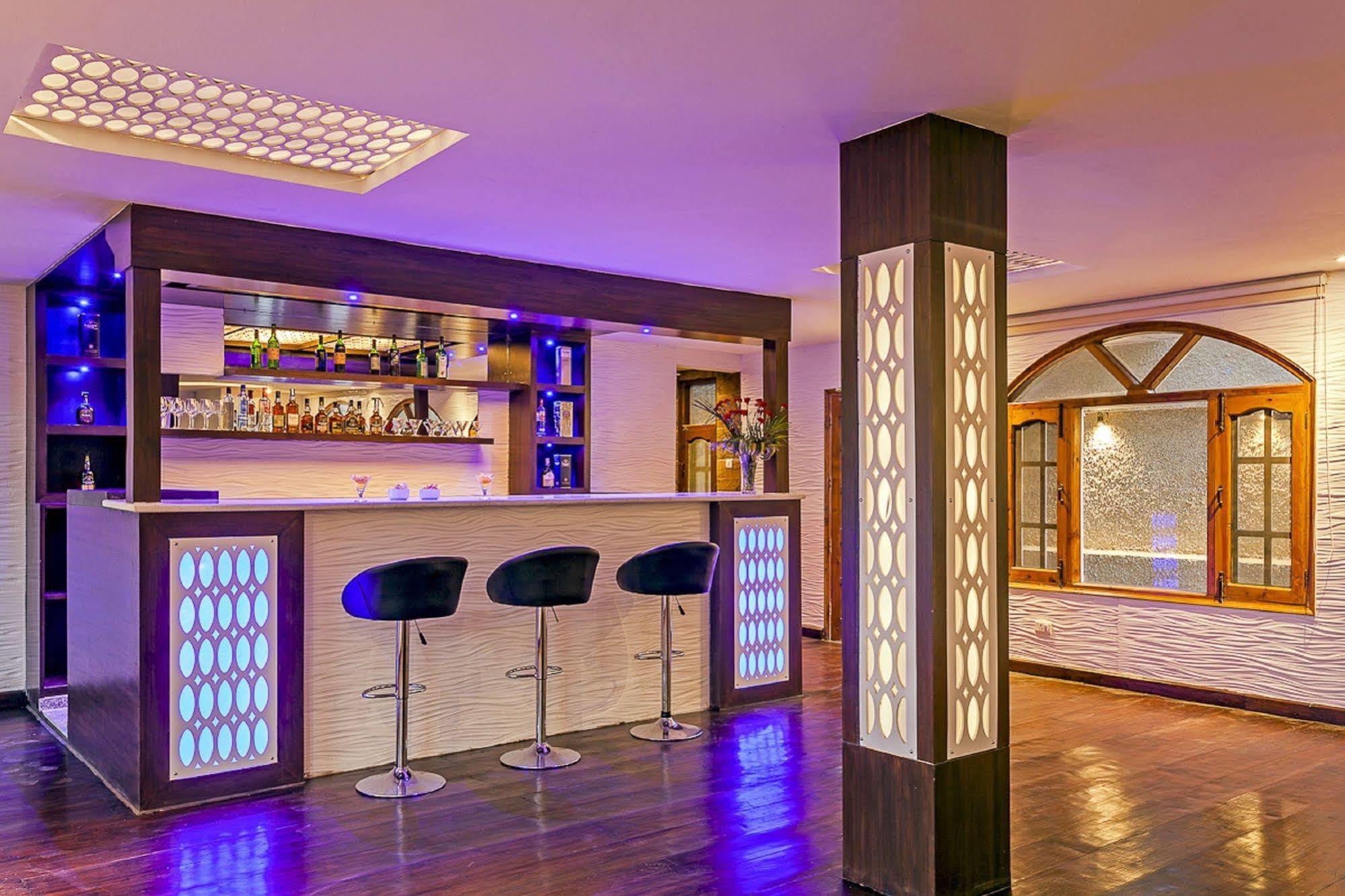 Sterling Kufri Hotel Bagian luar foto