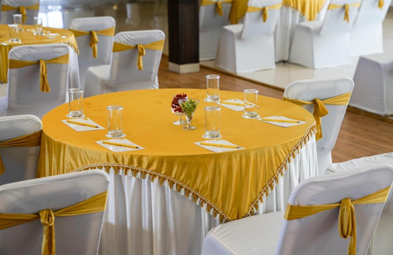 Sterling Kufri Hotel Bagian luar foto